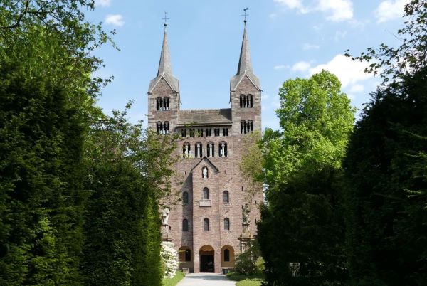 Westwerk Doppelturmfassade